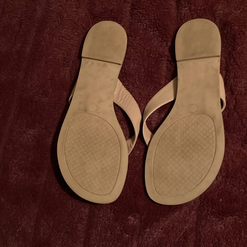 Tory Burch Beige Sandals with Gold Logo - Picture 4 of 4